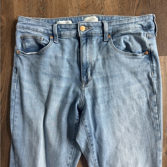 Universal Threads Jeans.  Women’s size 14. Lots of great stretch! - Picture 2 of 5